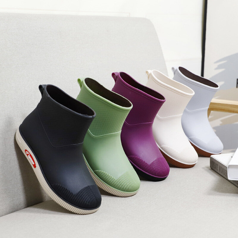 Sepatu Hujan Wanita Mode Semua Pertandingan PVC Empat Musim Sepatu Air Tabung Menengah Sepatu Karet Plus Kapas untuk Tetap Hangat Ukuran 36-44