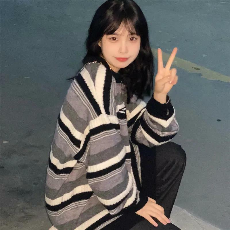 Pullover Sweter Musim Dingin Remaja Longgar Bergaris Wanita Streetwear Keren Uniseks Perguruan Tinggi Mode Korea Semua Cocok Retro Kasual Lembut