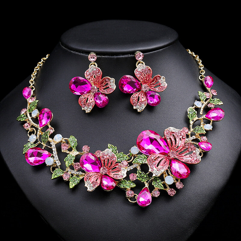 Set anting-anting kalung retro mewah terlaris dengan kalung pengantin kristal bunga warna-warni Aksesori gaun rantai tulang selangka