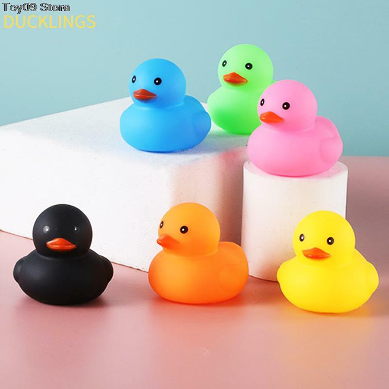 Giocattoli da bagno per bambini Cute Little Yellow Duck Bath Toys bagno bagno nuoto giocattolo d'acqua morbido galleggiante anatra di gomma spremere giocattolo sonoro