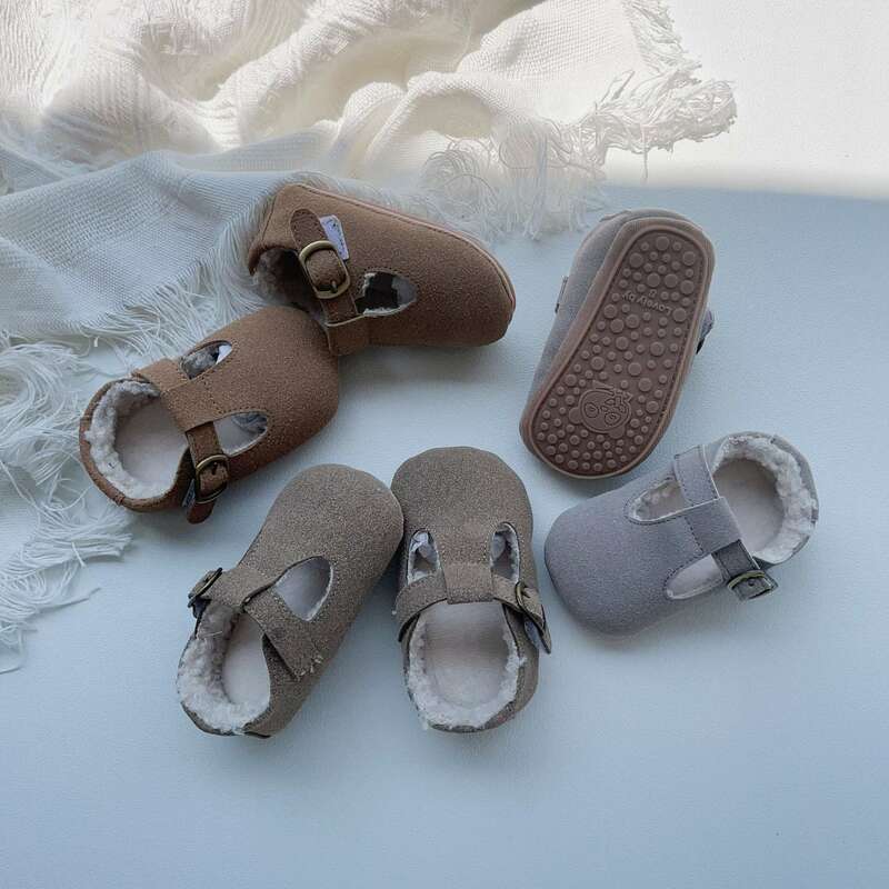 2023 inverno nuovo bambino scarpe da bambino spesse carino tenere il bambino caldo scarpe di cotone antiscivolo scarpe con suola morbida tinta unita