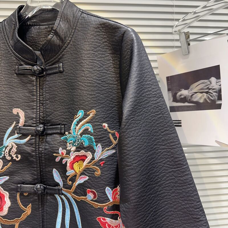 Jaket kulit PU gesper wanita, mantel kulit PU tekstur bordir rakyat gaya Cina baru musim gugur 2023
