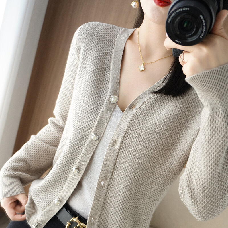 New V-neck Long-Sleeved Knitted Cardigan Women's Short Coat Sweater Slim Solid Color Coat Wool Temperament Warm Outside