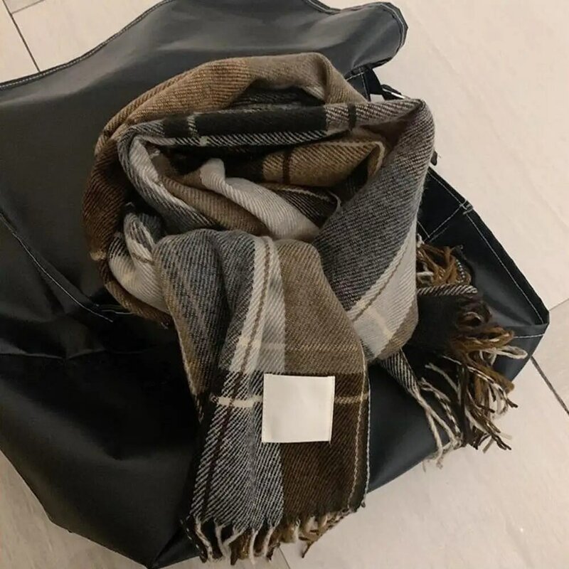 Tassel Decor Shawl Plaid Print Unisex Winter Scarf with Tassel Detailing Thick Warm Soft Plush Material for Neck Protection Fall