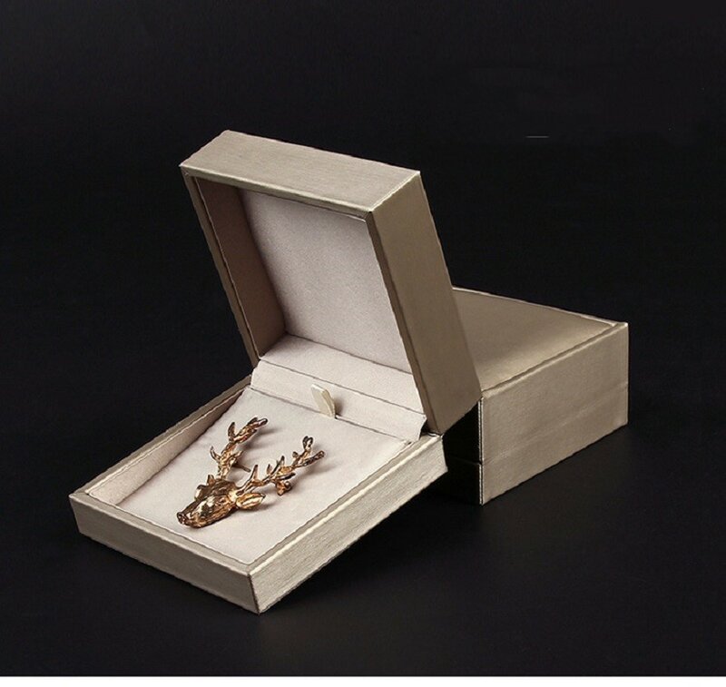 Caja de terciopelo suave para exhibición de broches, organizador de joyas de viaje de cuero PU, estuche de almacenamiento de broche colgante de collar de boda de alta calidad