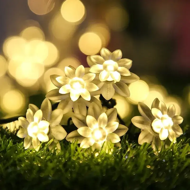 ไฟราวตกแต่งดอกบัวพลังงานแสงอาทิตย์100LED 12ม., โคมไฟตกแต่งกลางแจ้งปีใหม่โคมไฟนางฟ้ามาลัยดอกไม้กะพริบ