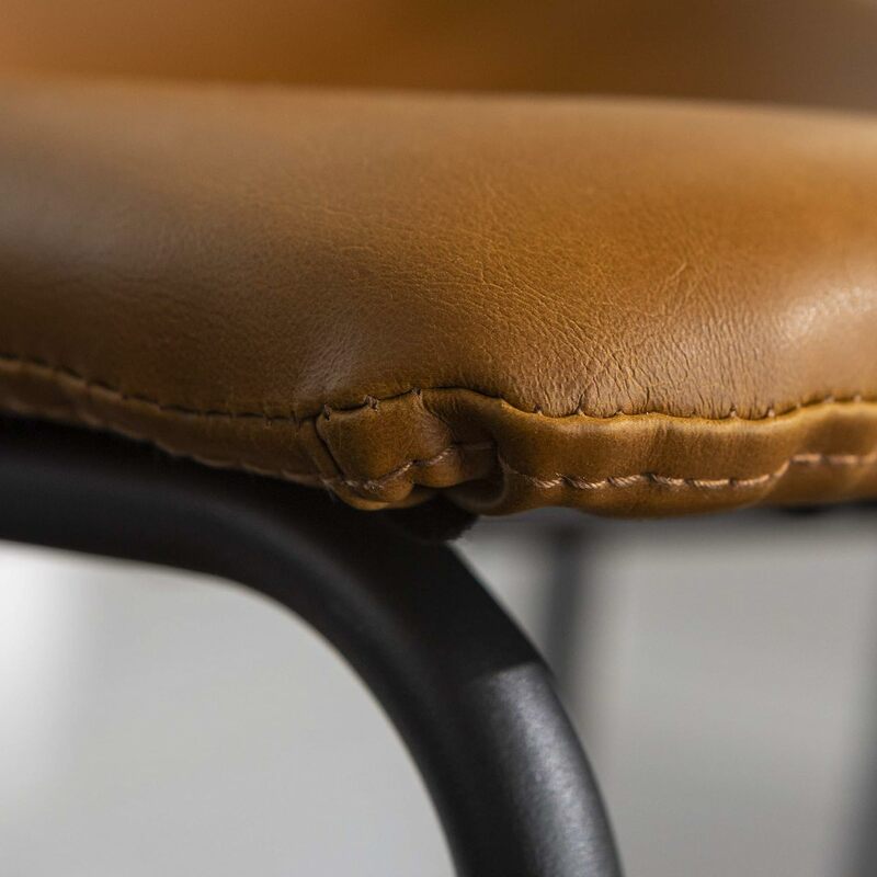 Douglas Urban Industrial kulit imitasi tanpa lengan kursi konter, Set dari 2, wiski coklat