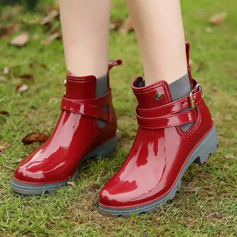 حذاء نسائي قصير من الجلد اللامع ، مقاوم للانزلاق ، مقاوم للمطر ، بشريط مطاطي ، 2020 ، fv45