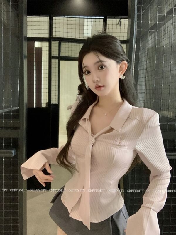 Gadis pedas kemeja bergaris Satin rok dua potong Set wanita kerah dasi tunggal Breasted Academy setelan ramping musim semi manis Korea