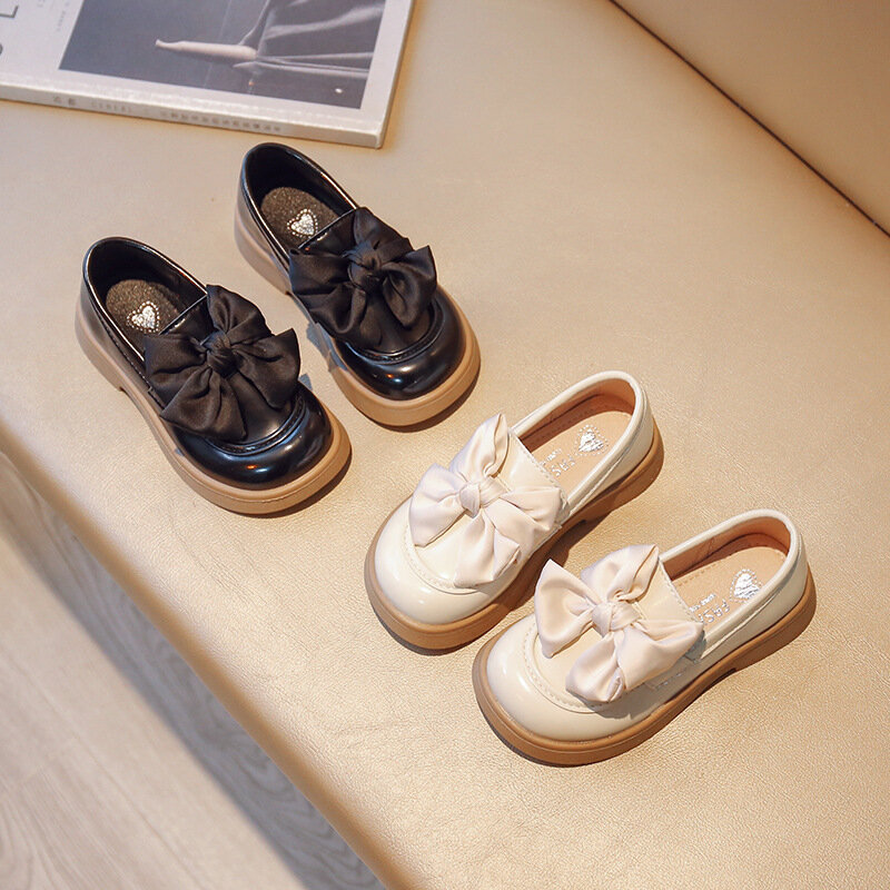 Sapato de couro preto pequeno para meninas, sapato princesa de fundo macio infantil, estilo britânico, novo, primavera e outono, 2022