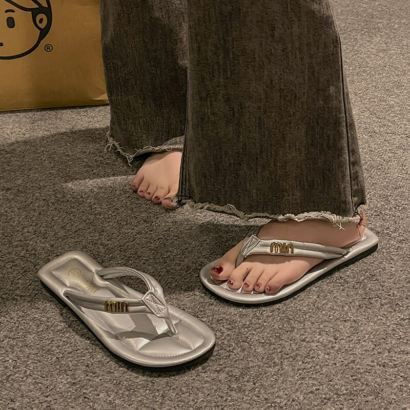 Pantofole a spina di pesce per le donne 2024 nuove scarpe da spiaggia Casual estive per abbigliamento Outdoor scarpe basse Casual alla moda e scarpe da casa