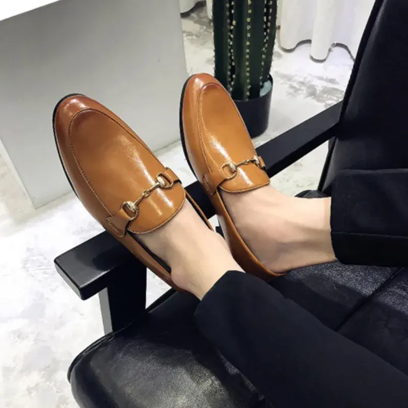 Chaussures décontractées en cuir à enfiler pour hommes, Parker pointu, décoration en métal solide, talons épais, chaussures de travail, haute qualité, automne, 2023