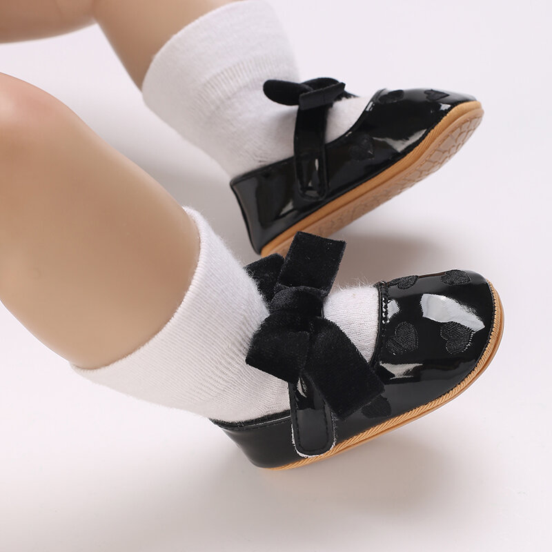 Estate 0-18M neonata carino mocassino a forma di cuore fiocco con suola morbida scarpe basse in pelle PU primi camminatori scarpe da principessa antiscivolo