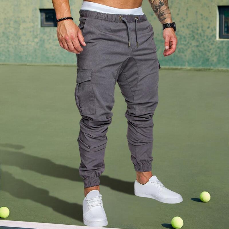Calça de cintura elástica de cor sólida masculina, design com bandas de tornozelo, vários bolsos, calças para ginásio