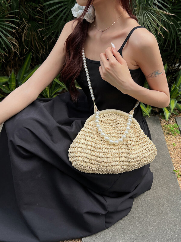 Sommer kleine Strohs äcke für Frauen handgemachte Strand Umhängetaschen koreanische Mode Perlen gewebte Handtaschen Umhängetaschen