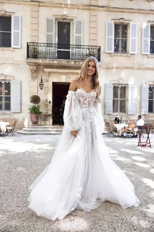 Elegant Sweetheart Lace Applique 3D Flower A Line Wedding Dresses Detachable Puff Sleeves Side Slit Boho Beach Bridal Rode De