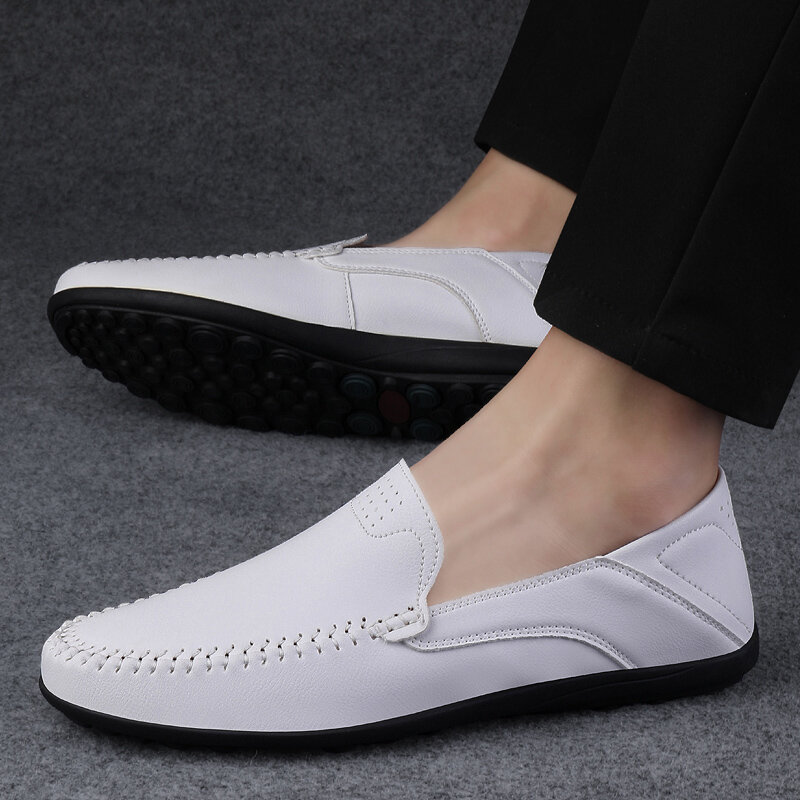 حذاء رجالي من الجلد الفاخر غير رسمي 2023 حذاء رجالي إيطالي لين بدون كعب مصنوع يدويًا حذاء رجالي يسمح بالتهوية سهل الارتداء على شكل قارب Zapatos Hombre
