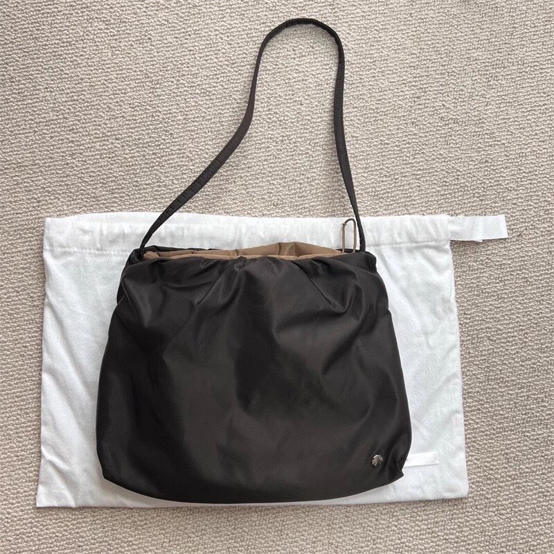 High-end Niche Nylon Pleated Wrist Cloud Bag Large Capacity Handbag Single Shoulder Armpit Bag Clutch Bag for Women