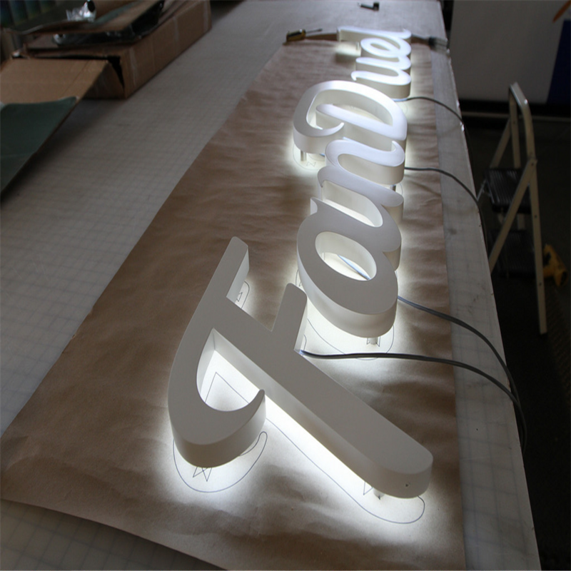Factory Outlet zewnętrzne ze stali nierdzewnej 3D podświetlane litery LED, niestandardowe zewnętrzne metalowe Halo podświetlane znaki sklepowe