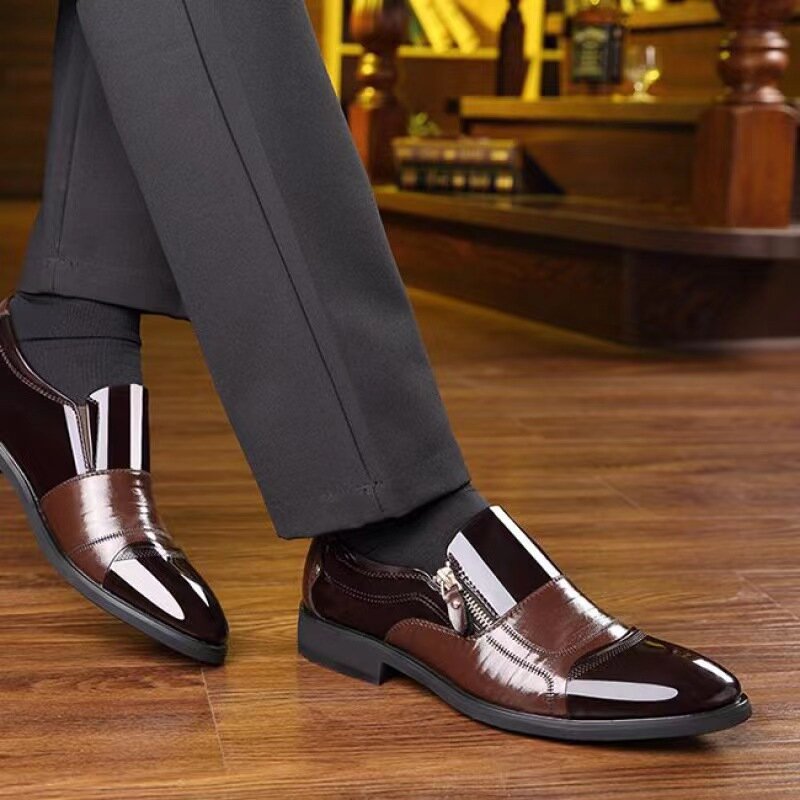 Sepatu pantofel bordir kulit kasual pria, sepatu menyetir bisnis laki-laki pantofel ujung lancip ritsleting