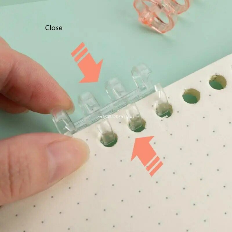 Sisir Pengikat Plastik Kumparan Pengikat 4 Cincin Tahan 100 Lembar untuk Mengikat Kartu Kertas Ulang Daun Longgar Kata DIY