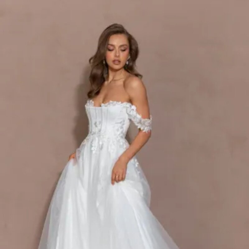Gaun pernikahan klasik garis A Tulle dengan sayang bahu terbuka dengan Applique renda tanpa lengan dengan gaun ekor gaun pengantin