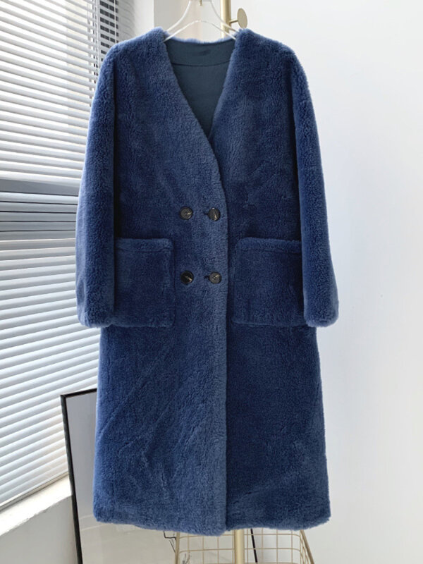 Женское двубортное пальто на натуральном меху, с V-образным вырезом