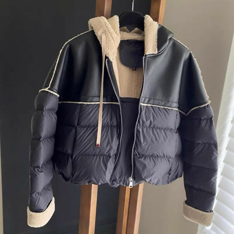 Короткая куртка с зимними контрастными манжетами для удобной свободной посадки, интегрированный пуховик из дружественного меха и меха
