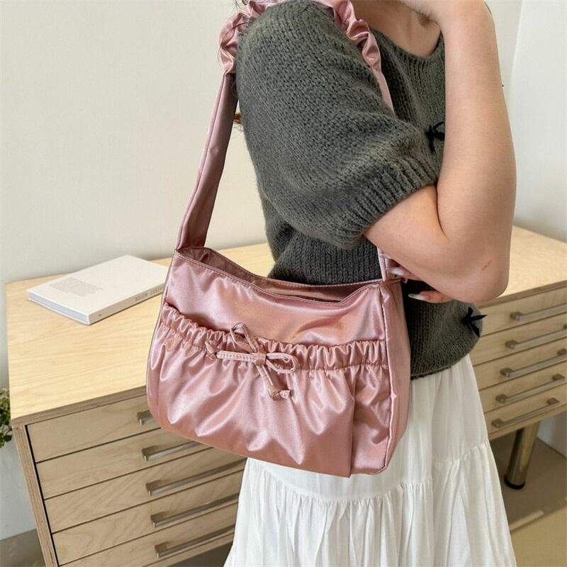 Bolso de mano plisado con lazo para niñas, bolso de hombro informal, portátil, estilo coreano, de lujo, satinado, a la moda