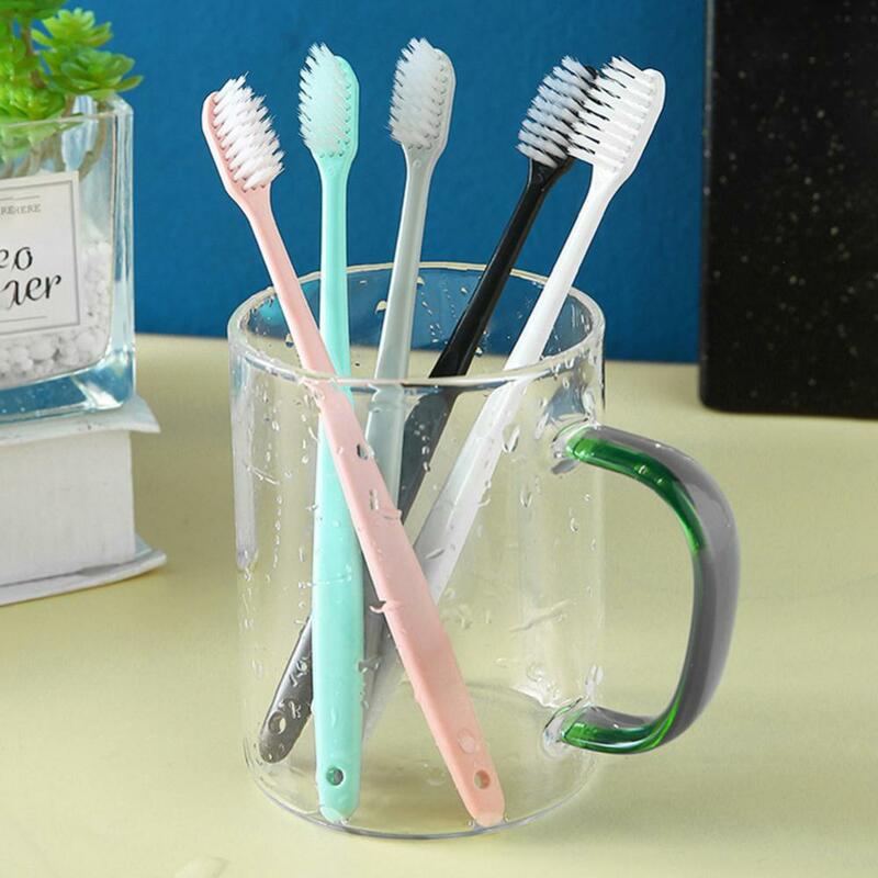 Conjunto de escova de dentes de cerdas macias para adultos e crianças Design bonito Escova de dentes de treinamento