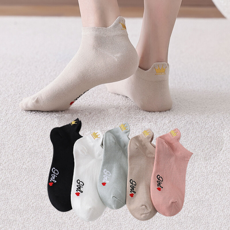 Calcetines tobilleros de algodón con bordado para mujer, conjunto de 4 pares de calcetines tobilleros de estilo Kawaii, con diseño divertido y bonito de corona blanca, ideal para regalo