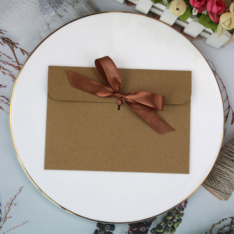 결혼식 초대장을 위한 50 개/로트 크래프트 봉투 소규모 비즈니스 용품 실크 리본 종이 엽서 편지지 봉투 선물