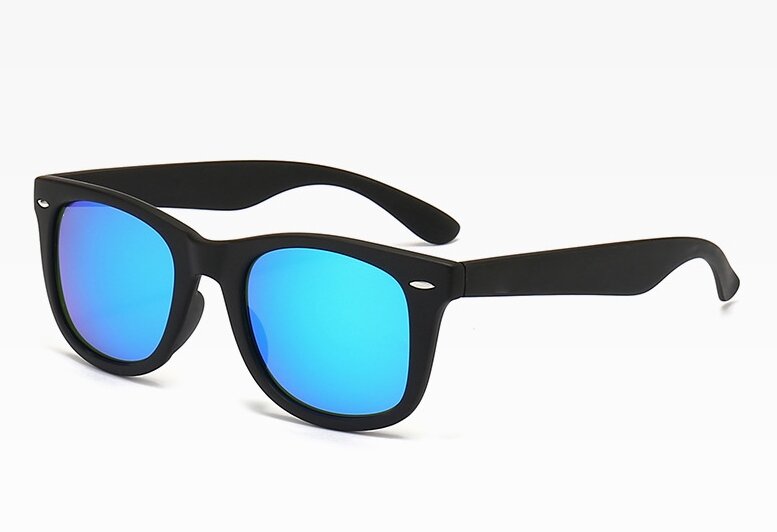 Sunglasses for couples traveling