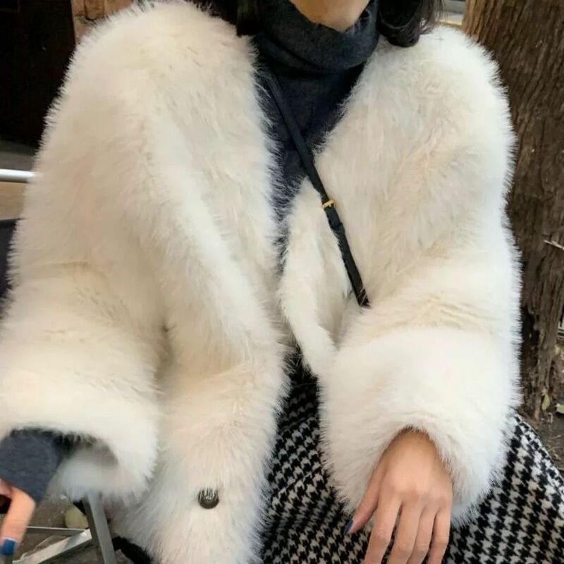 Jaqueta de pele sintética de luxo para mulheres, casaco peludo de cabelo longo, costura, gola redonda, casaco curto, tops elegantes, outono e inverno, B220