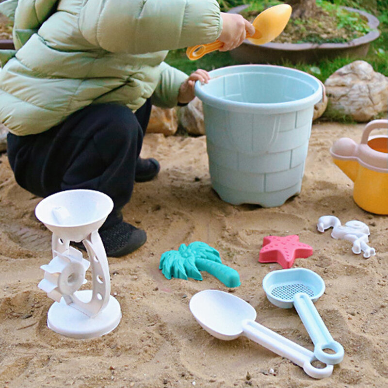 Brinquedos de praia com balde de praia, 6 moldes de areia, regador, pás para crianças, brinquedos ao ar livre para crianças, 12 pcs