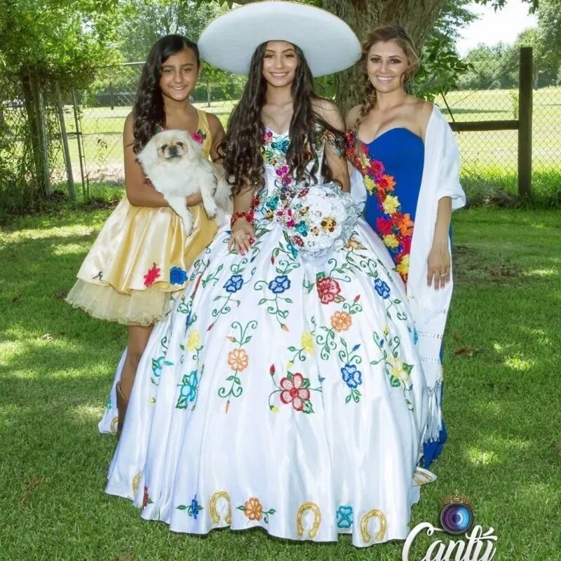 Vestidos blancos de quinceañera mexicana, vestido de baile con bordado de corazón, perlas hinchadas, dulces 16, 15 Años
