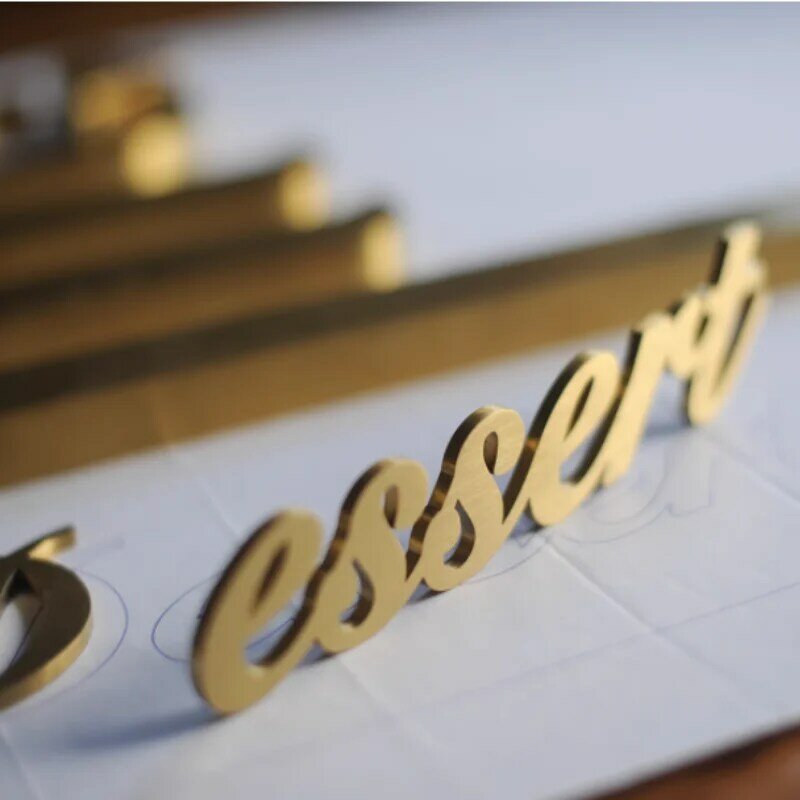 Wykonane na zamówienie laserowe wycięte z czyste złoto kolorowego znaku litery ze stali nierdzewnej o grubości 5mm, namaluj znak recepcyjny dla logo sklepu