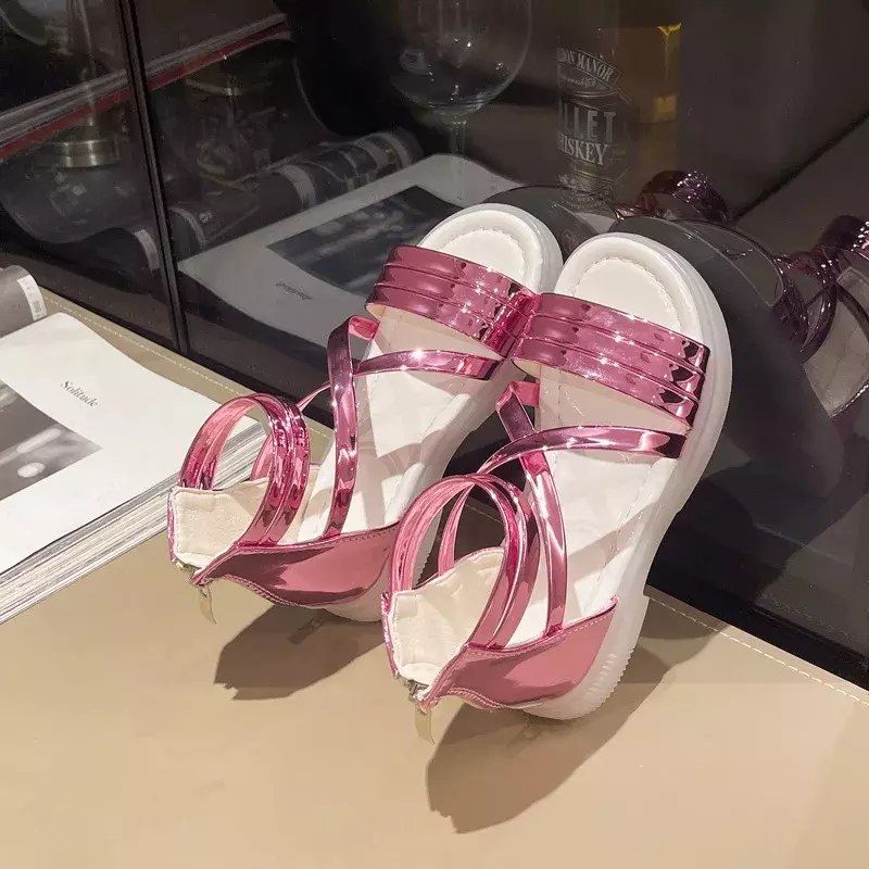 Letnie sandały gladiatorki dla dzieci 2024 nowy błyszczący antypoślizgowy sandały dziewczęce modny krój-out z przekrzywianą rzymskie sandały zamkiem błyskawicznym dla dzieci
