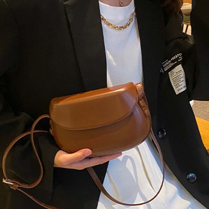 Skórzana torba ze skóry cukierkowej w kolorze modna w jednolitym kolorze wszechstronna torebka w stylu koreańskim na ramię z torebka podsiodłowa torby typu Crossbody z klapką
