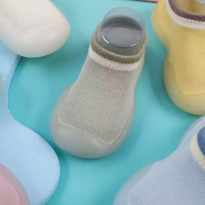 Chaussettes unisexes à semelle en caoutchouc souple pour bébé garçon et fille, chaussures de premiers pas pour nouveau-né, chaussures solides pour tout-petits