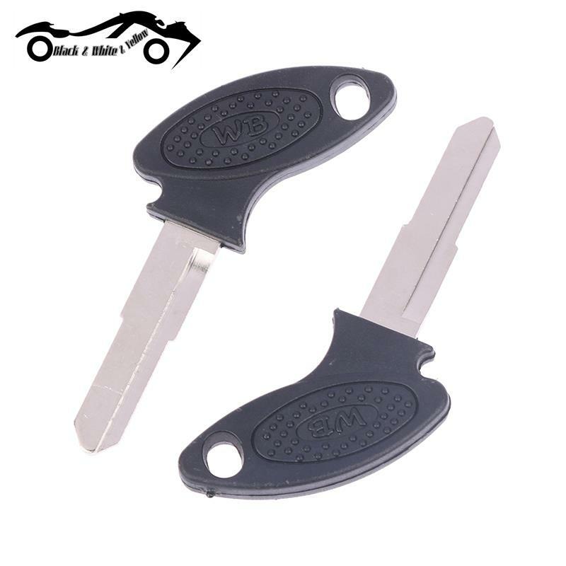 2 buah kunci tanpa potongan kosong untuk beberapa sepeda motor Cina Moped logam alur pisau kiri dan kanan + kunci plastik & kunci