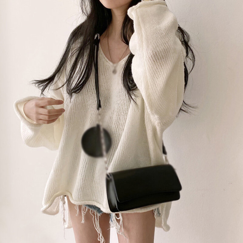 Женский свитер свободного покроя с V-образным вырезом