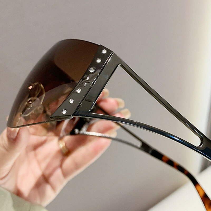 Новинка 2024 женские солнцезащитные очки Роскошная УФ-защита для путешествий Y2K с кристаллами бриллиантами Шипованная оправа очки