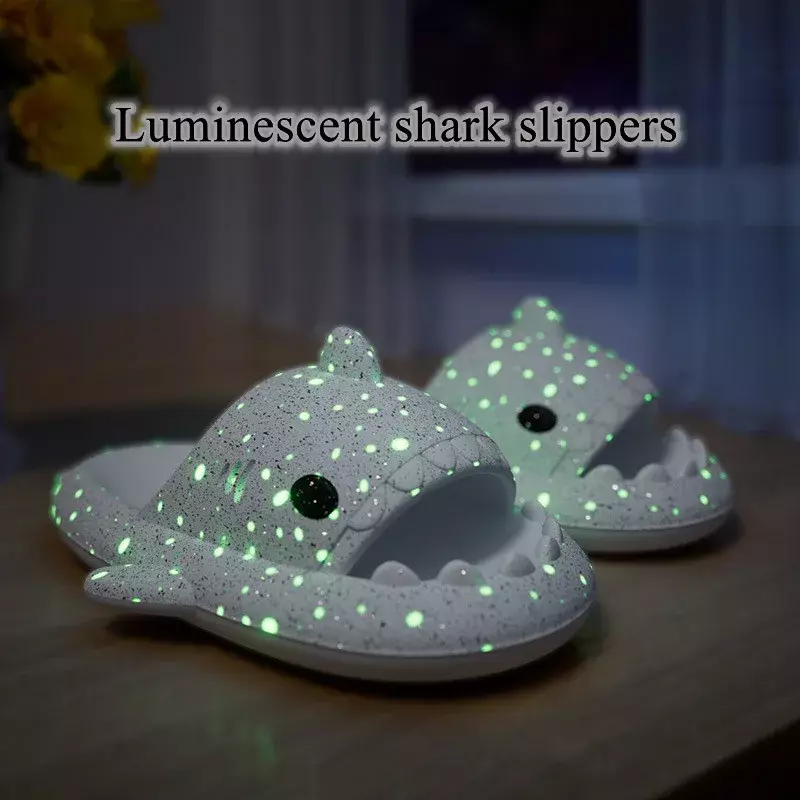 Letnie damskie klapki z rekinami fluorescencyjnymi męskie świecące klapki na grubej podeszwie antypoślizgowe klapki para płaskich butów EVA sandały