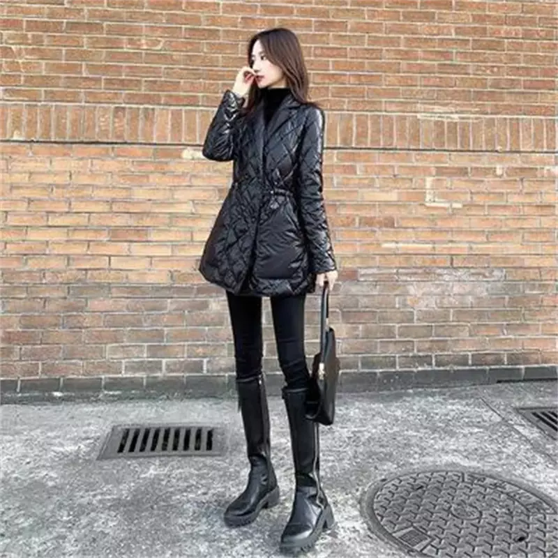 Jaket bulu angsa ringan untuk wanita, jaket musim gugur dan musim dingin, jaket bantalan bulu angsa warna hitam mengkilap setengah panjang untuk wanita