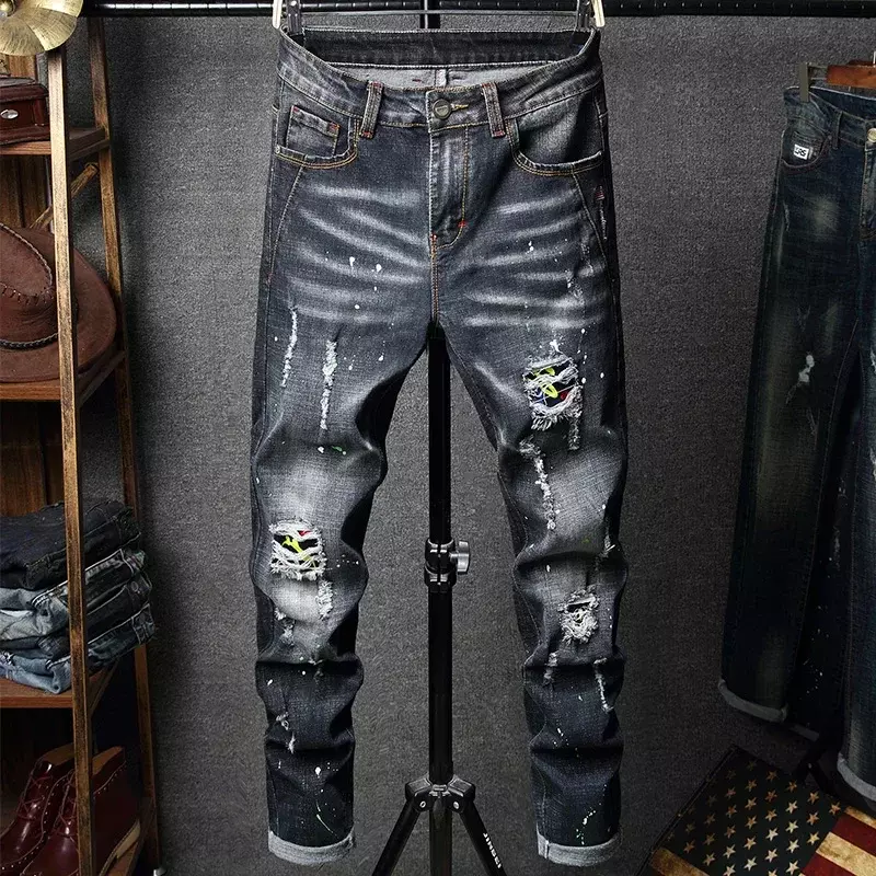 Primavera e autunno nuovo 2024 Jeans perforati alla moda pantaloni elastici Slim Fit da uomo moda Casual pantaloni in Denim a gamba dritta