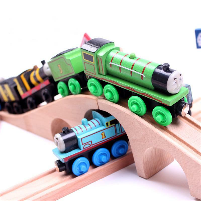 Nuovi accessori per binari del treno in legno giocattoli ferrovia del treno compatibile con i treni in legno binari in legno ferrovia con tutte le marche di treni