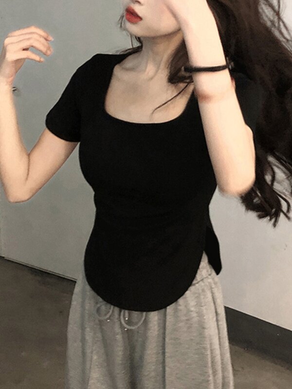 Camiseta de manga corta para mujer, camisa de color negro puro, diseño dulce y picante, Gyaru, verano, 2023