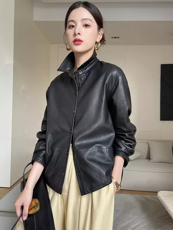 Jaket kulit asli hitam sederhana untuk wanita, musim gugur 2024 baru longgar kasual kerah kemeja lembut mantel kulit domba asli