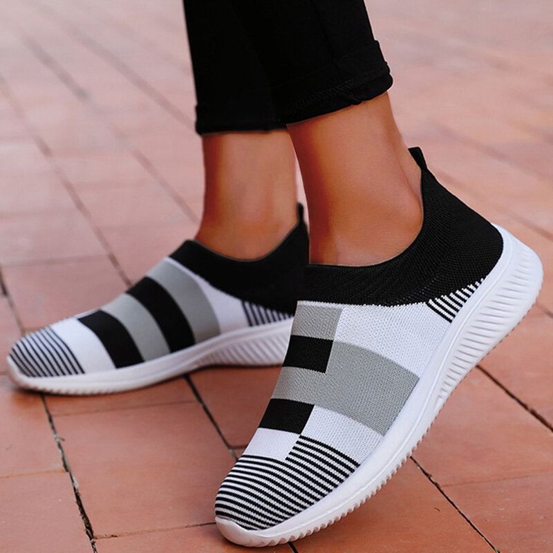 Casual Shoes Sneakers For Women 2024 New Fashion Flat Soft Sneakers Women Slip On Plus Size Women Shoes Ladies Vulcanize Shoes